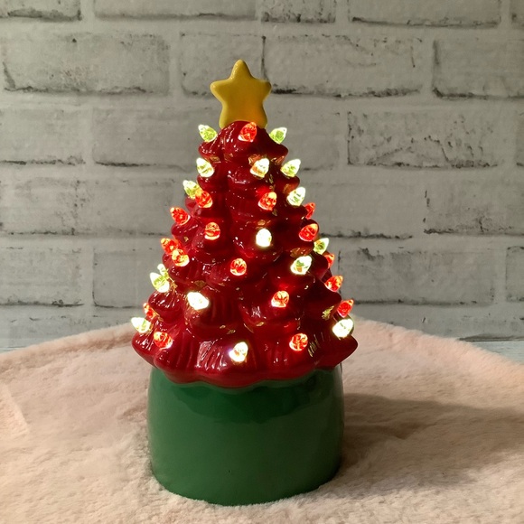 Pinata Ceramic Reindeer Gnome LED Light Up Tree - Picture 4 of 8